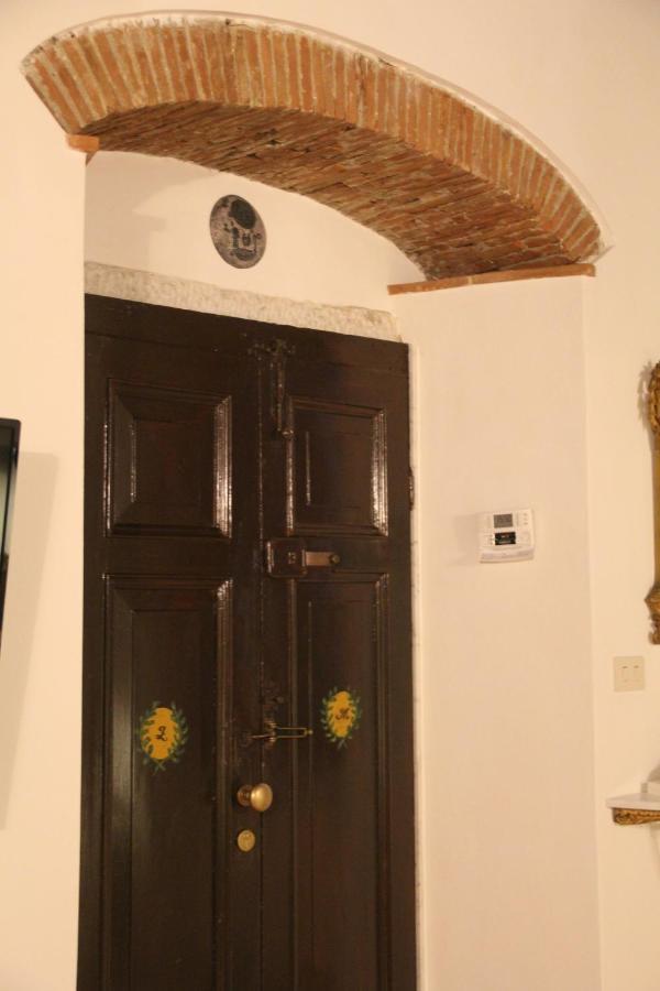 La Porta Sui Monti Di Luna Carrara Luaran gambar