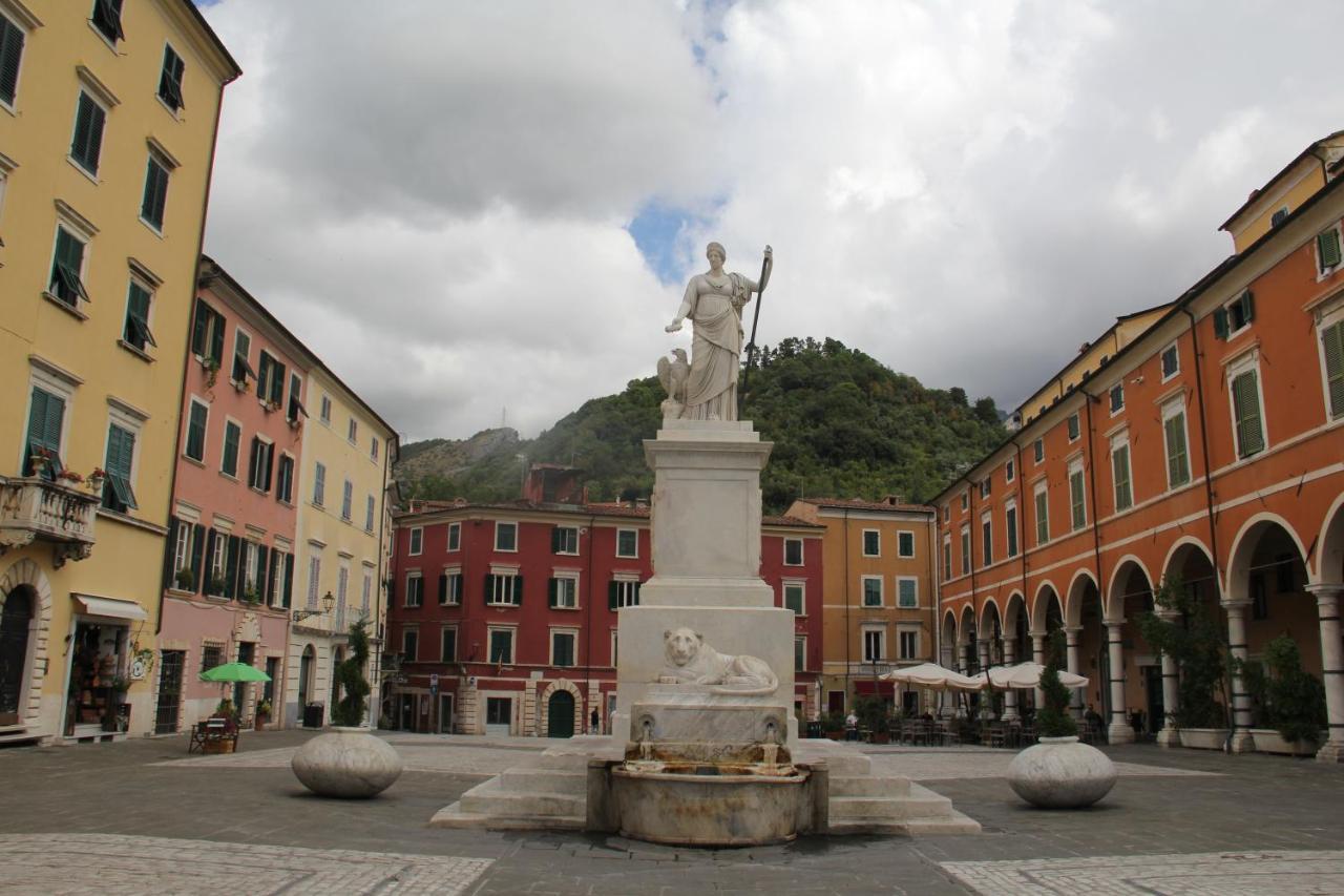 La Porta Sui Monti Di Luna Carrara Luaran gambar