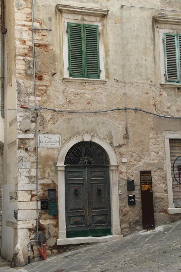 La Porta Sui Monti Di Luna Carrara Luaran gambar