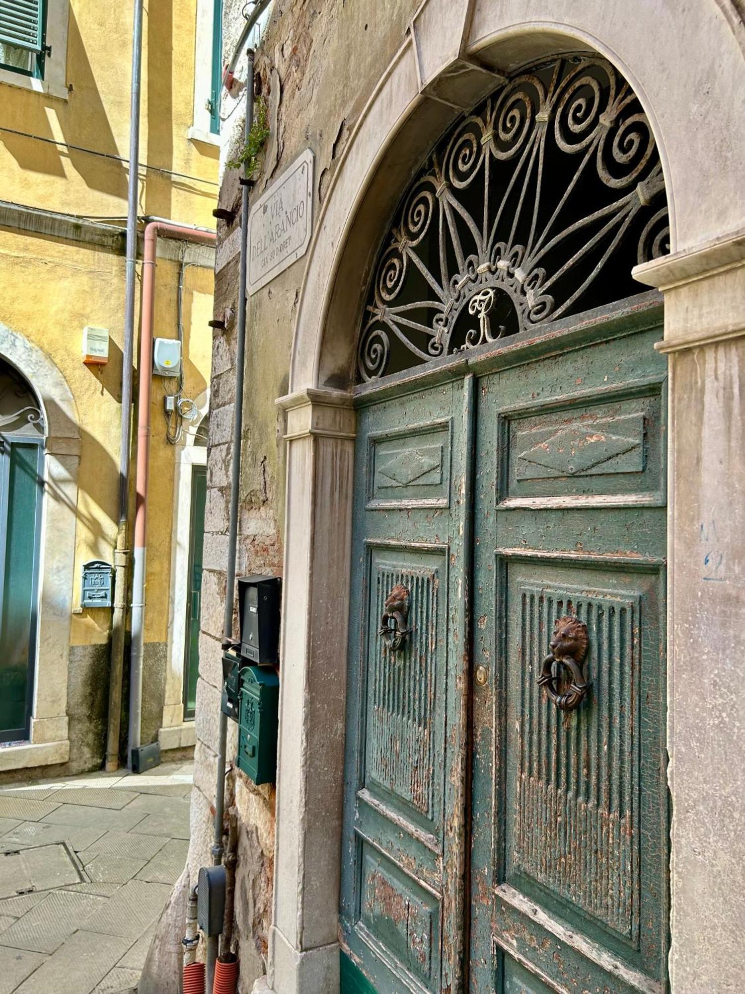 La Porta Sui Monti Di Luna Carrara Luaran gambar